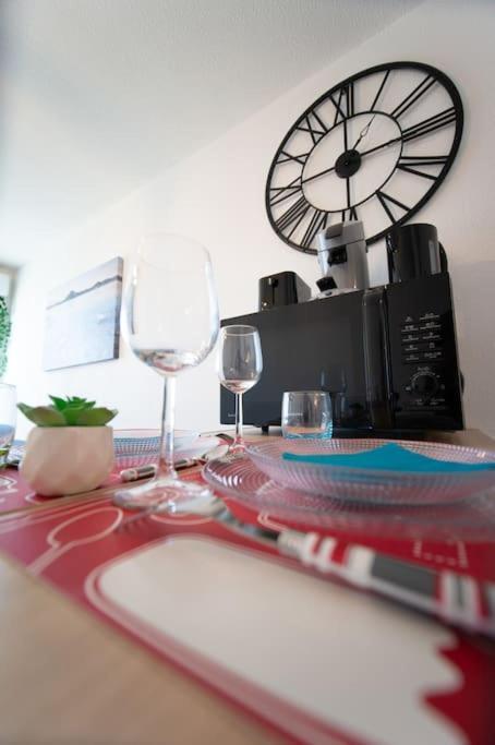 Fully Equipped Apartment St Charles Train Station Marseilles Exterior foto